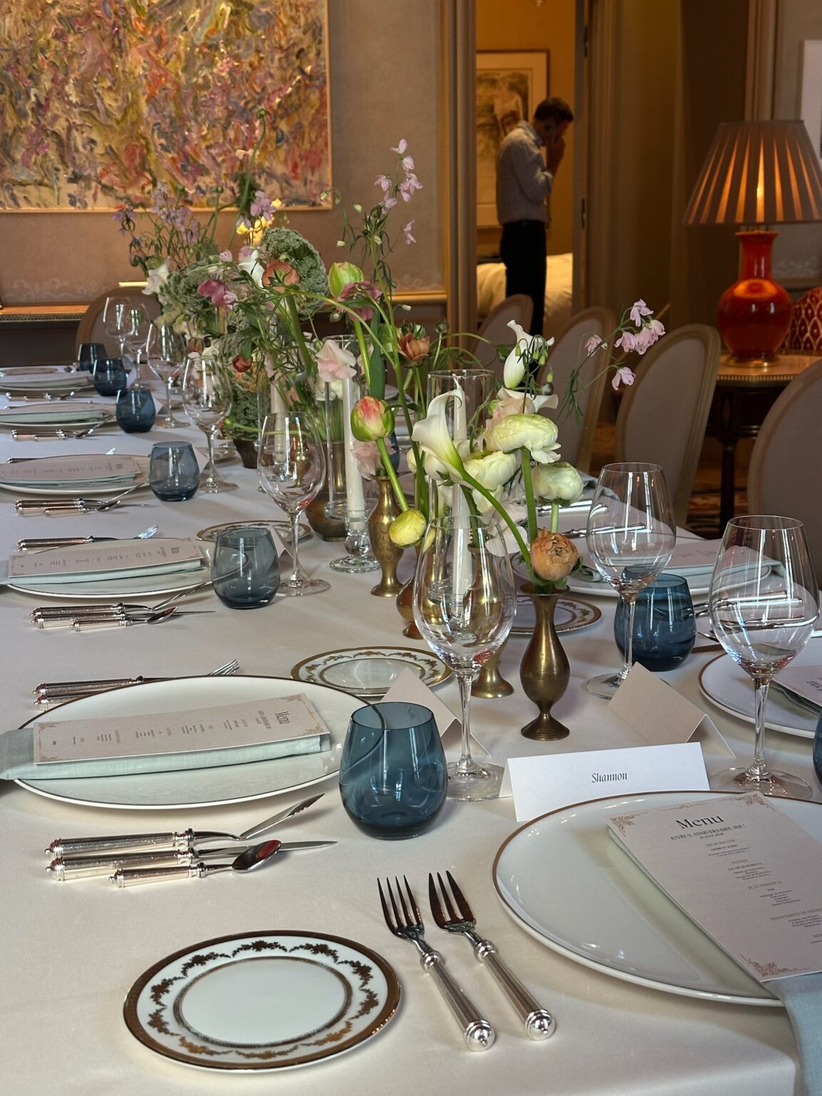 A high-end dressed table for a bespoke private Prémices evening in Paris